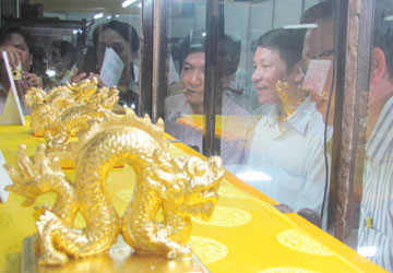 ấn bằng gốm dát vàng triều Nguyễn