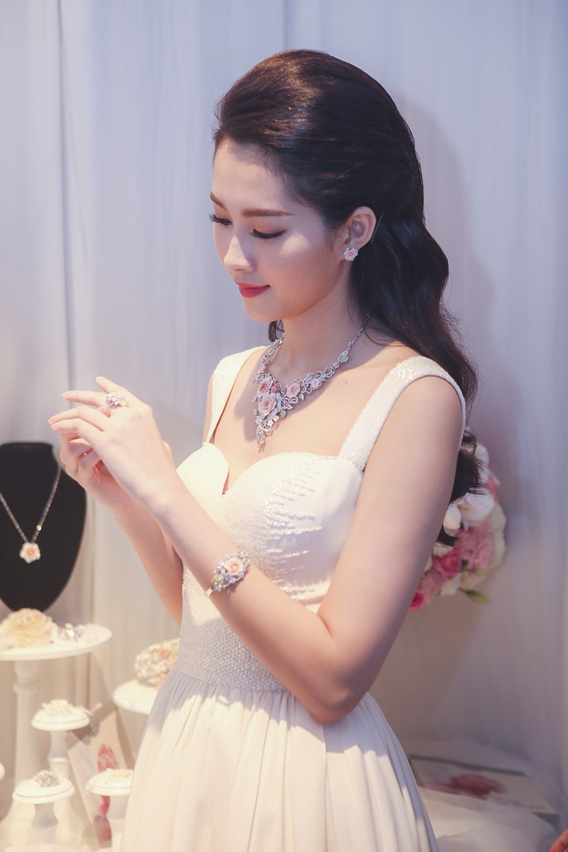 Trang sức cưới bằng gốm sứ